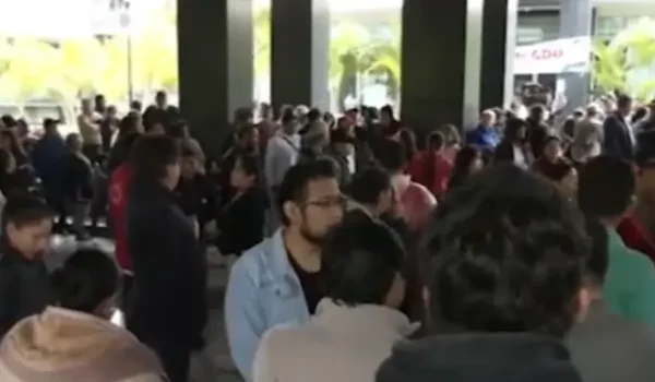 Comerciantes del Mutualista mantienen vigilia en la Quinta Municipal contra entrega de terrenos