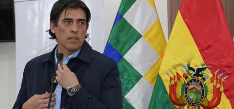 Ministro Zamora convoca encuentro nacional para definir agenda del autotransporte en Bolivia