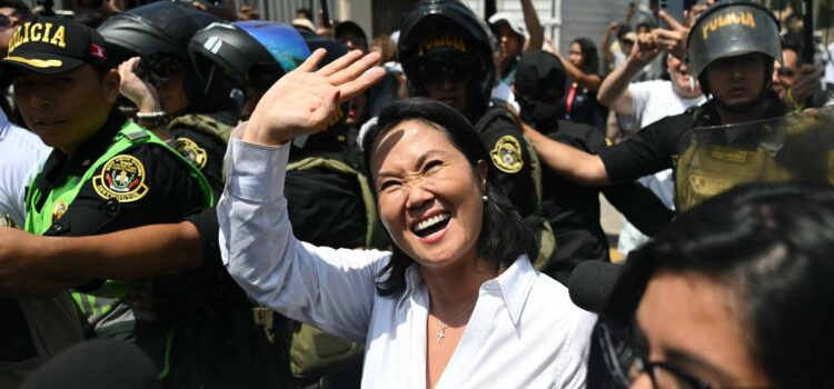 Funcionario electoral detenido por demoras en entrega de materiales que dejaron sin votar a miles en Lima