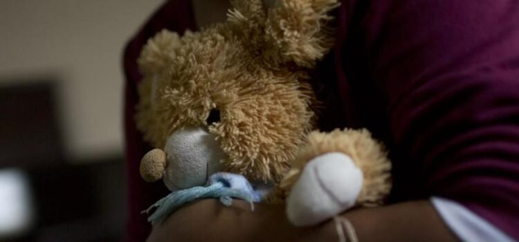 Justicia ordena detención preventiva en Obrajes para mujer acusada de maltratar a niños en centro de acogida