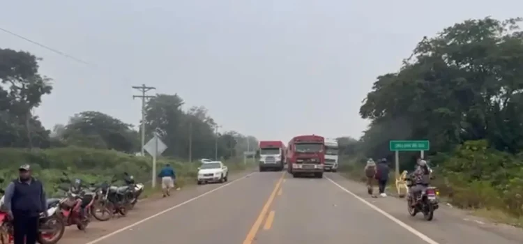 Pobladores de San Ignacio bloquean carretera y exigen nuevas elecciones municipales por irregularidades