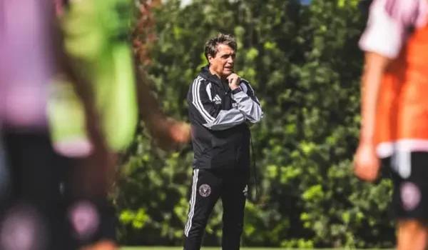 Inter Miami nombra a Ángel Guillermo Hoyos como entrenador interino tras la renuncia de Mascherano