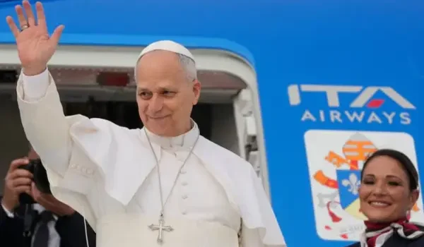 El papa León XIV alerta que la concentración de poder tecnológico y económico amenaza la democracia y la paz mundial.