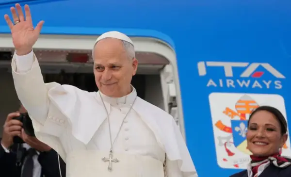 El papa León XIV alerta que la concentración de poder tecnológico y económico amenaza la democracia y la paz mundial.