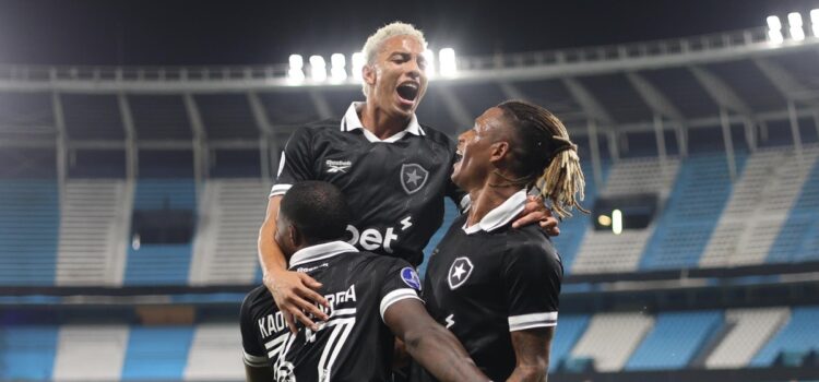 Danilo marca en el 93 y Botafogo gana 3-2 a Racing en partido a puerta cerrada en la Sudamericana