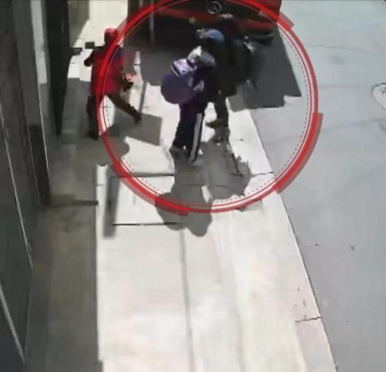 Camión pierde frenos y atropella a cuatro personas en La Paz; conductor impacta contra muro para frenar