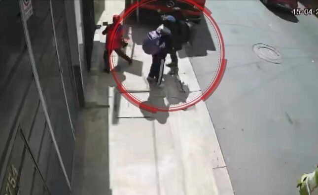 Camión pierde frenos y atropella a cuatro personas en La Paz; conductor impacta contra muro para frenar