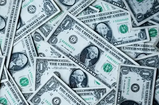 Dólar paralelo en Bolivia supera Bs 9,40 mientras el Banco Central mantiene tipo en Bs 6,96