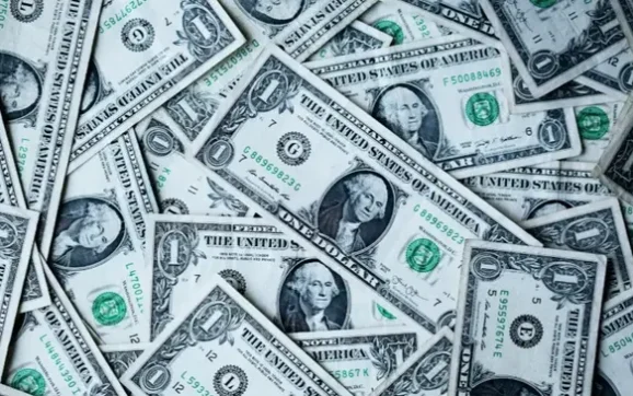 Dólar paralelo en Bolivia supera Bs 9,40 mientras el Banco Central mantiene tipo en Bs 6,96