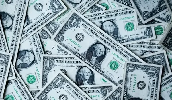 Dólar paralelo en Bolivia supera Bs 9,40 mientras el Banco Central mantiene tipo en Bs 6,96