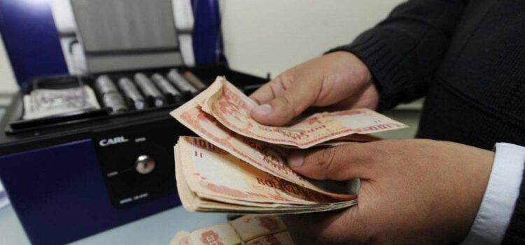 Ministerio de Relaciones Exteriores cambia pago de salarios al servicio exterior a bolivianos por ausencia de dólares