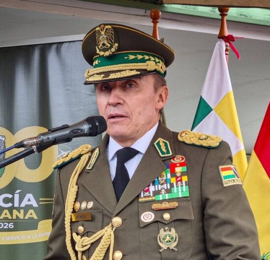 Fiscalía de Santa Cruz ordena aprehensión del capitán Cristhian R. por no reportar maletas con dinero en Viru Viru