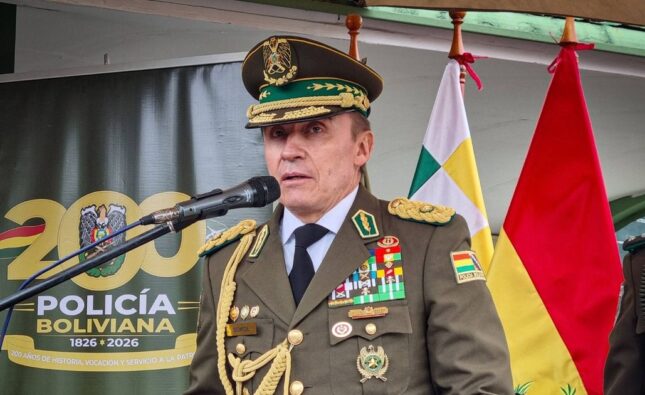 Fiscalía de Santa Cruz ordena aprehensión del capitán Cristhian R. por no reportar maletas con dinero en Viru Viru