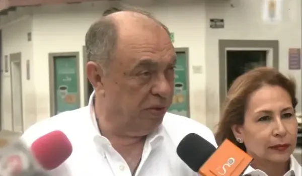 Otto Ritter inicia su jornada electoral con misa en la Catedral Metropolitana de Santa Cruz