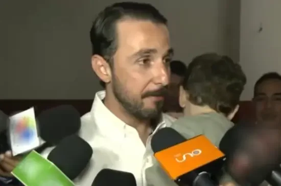 Juan Pablo Velasco vota en Santa Cruz y llama a defender el voto con