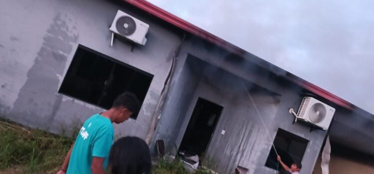 Mujer y sus hijas pierden su hogar tras incendio provocado por su pareja en estado de ebriedad