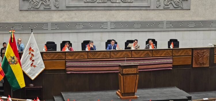 Presidente Paz respalda transparencia de Oviedo, pero Asamblea rechaza su interpelación