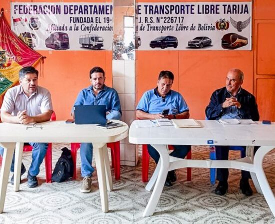 Comisión técnica de ABC negocia con dirigentes del transporte para restablecer tránsito en Tarija