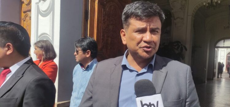 Condori rechaza coordinar con Luis Ayllón hasta que sea posesionado oficialmente en Chuquisaca