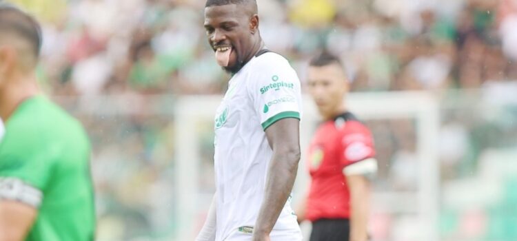 Kevin Soni fue expulsado tras agredir a un rival y dejó a Oriente Petrolero con 10 en la derrota ante Always Ready