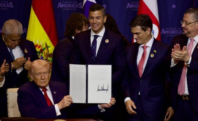 Evacúan a Donald Trump en cena anual de corresponsales tras disparos; Bolivia expresa solidaridad