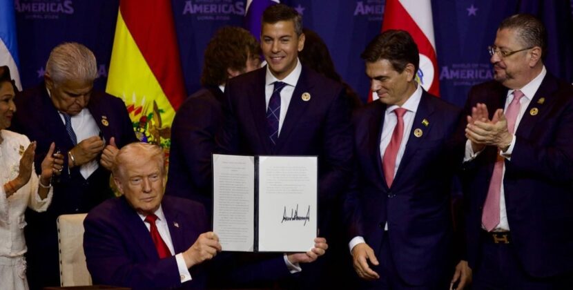 Evacúan a Donald Trump en cena anual de corresponsales tras disparos; Bolivia expresa solidaridad