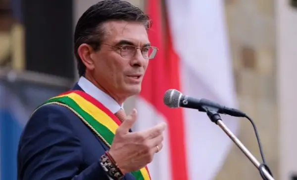 Rodrigo Paz acusa a Evo Morales de usar YPFB con fines políticos y responsabiliza al MAS por crisis energética