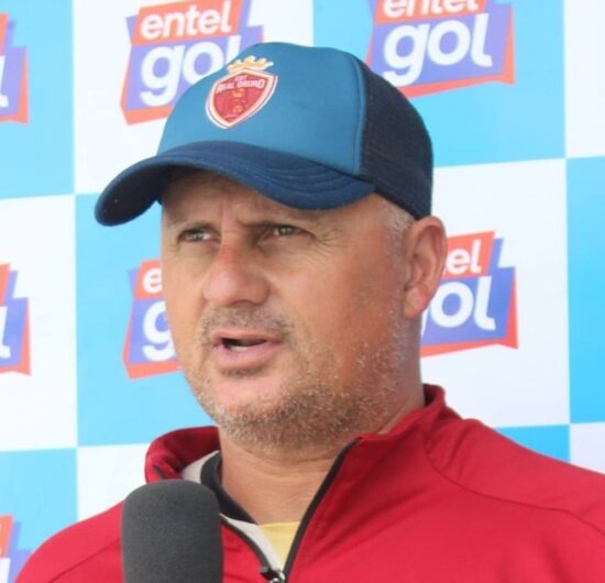 Marcelo Robledo deja la dirección técnica de Real Oruro tras un inicio irregular en la División Profesional.