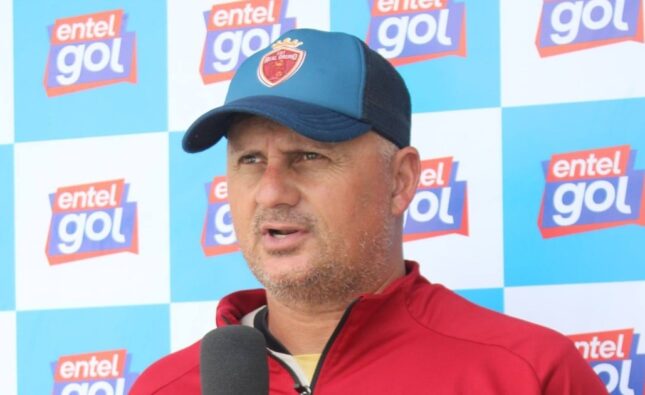 Marcelo Robledo deja la dirección técnica de Real Oruro tras un inicio irregular en la División Profesional.