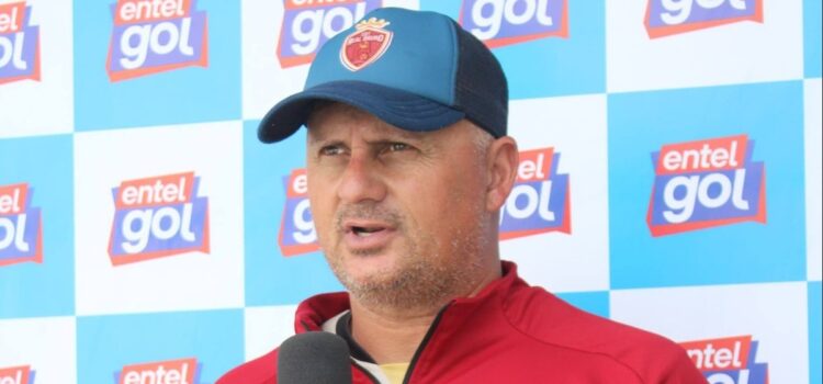 Marcelo Robledo deja la dirección técnica de Real Oruro tras un inicio irregular en la División Profesional.