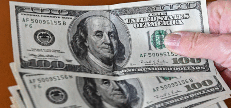 Cotización del dólar referencial alcanza récord histórico y supera Bs 9,79 en Bolivia