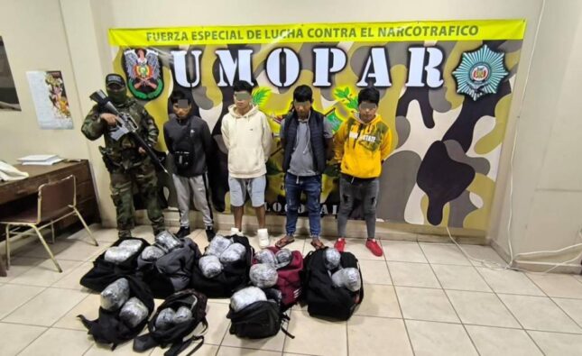 Umopar incauta 56 paquetes de marihuana en bus rumbo a Ivirgarzama