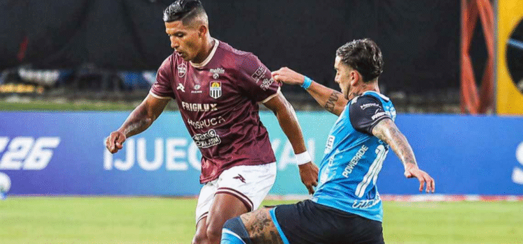 Expulsión y errores defensivos hunden a Blooming en el Grupo H de la Copa Sudamericana