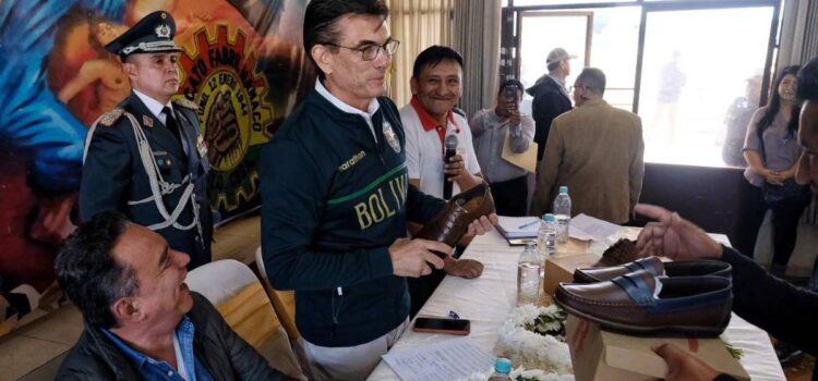 Paz denuncia corrupción en YPFB y anuncia destitución de más de 30 directores en plan de reestructuración