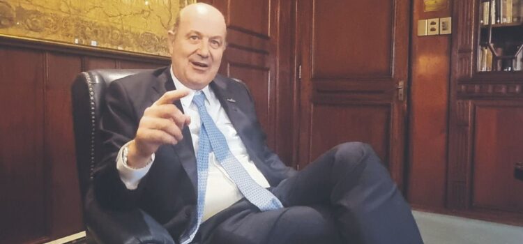 Federico Sturzenegger impulsa en Bolivia la desregulación para acabar con la burocracia y promover la libertad económica