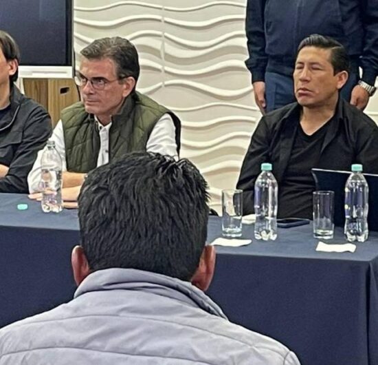 Acuerdo en los Yungas permitirá ingreso de maquinaria y cisternas para desbloquear zonas de protesta