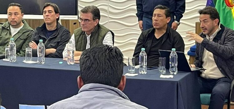 Acuerdo en los Yungas permitirá ingreso de maquinaria y cisternas para desbloquear zonas de protesta