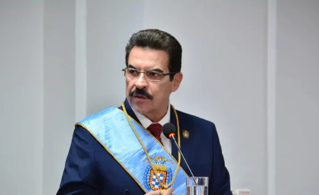 Reyes Villa y once concejales juran en el Tribunal Departamental de Justicia tras su reelección