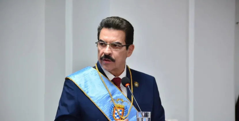 Reyes Villa y once concejales juran en el Tribunal Departamental de Justicia tras su reelección