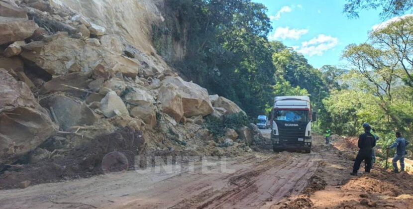 ABC habilita ambos carriles en el tramo La Angostura – Samaipata tras derrumbes