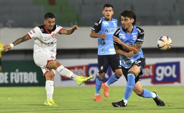 Blooming y Universitario empatan 1-1 en un partido marcado por cambios de entrenadores