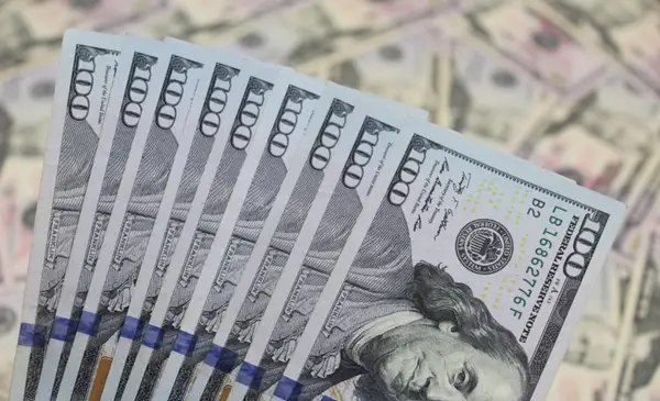 Dólar cierra por encima de Bs 10 en Bolivia tras jornada de alta volatilidad