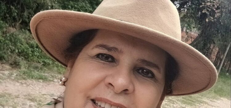 Enriqueta Ulloa expresa orgullo por la asunción de su sobrina Paola Aguirre como vicegobernadora de Santa Cruz