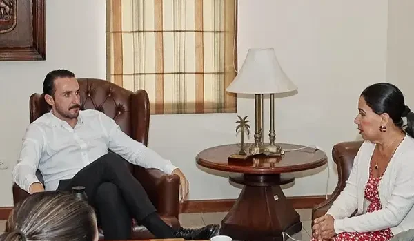 Gobernador Juan Pablo Velasco participará en reunión clave sobre redistribución 50-50 convocada por el presidente Paz
