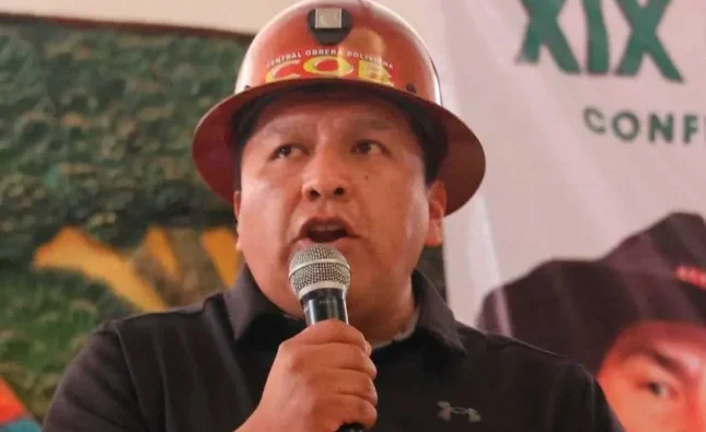 Mario Argollo desafía al Gobierno a reducir su salario a la mitad para compartir la crisis con el pueblo