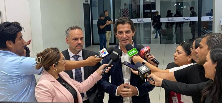 Alcalde Saavedra anuncia llegada de 50 nuevos ítems de salud y equipos para hospitales cruceños