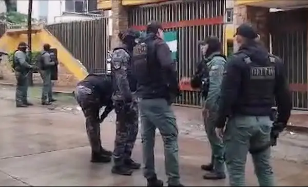 Fuerte operativo policial en Santa Cruz tras presunto secuestro de dos efectivos en la zona sur