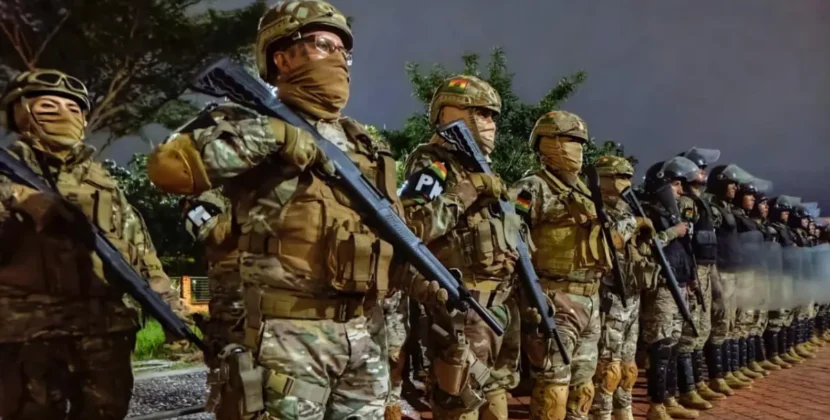 Ejército despliega contingente en la capital cruceña para apoyar seguridad ciudadana