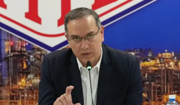 Yussef Akly denuncia ocultamiento interno sobre desestabilización del combustible en Bolivia