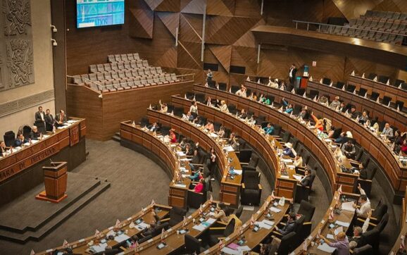 Cámara de Diputados vive maratónica sesión para analizar abrogación de la Ley 1720 en medio de protestas indígenas